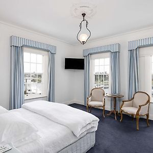 Oscars Waterfront Boutique Hotel